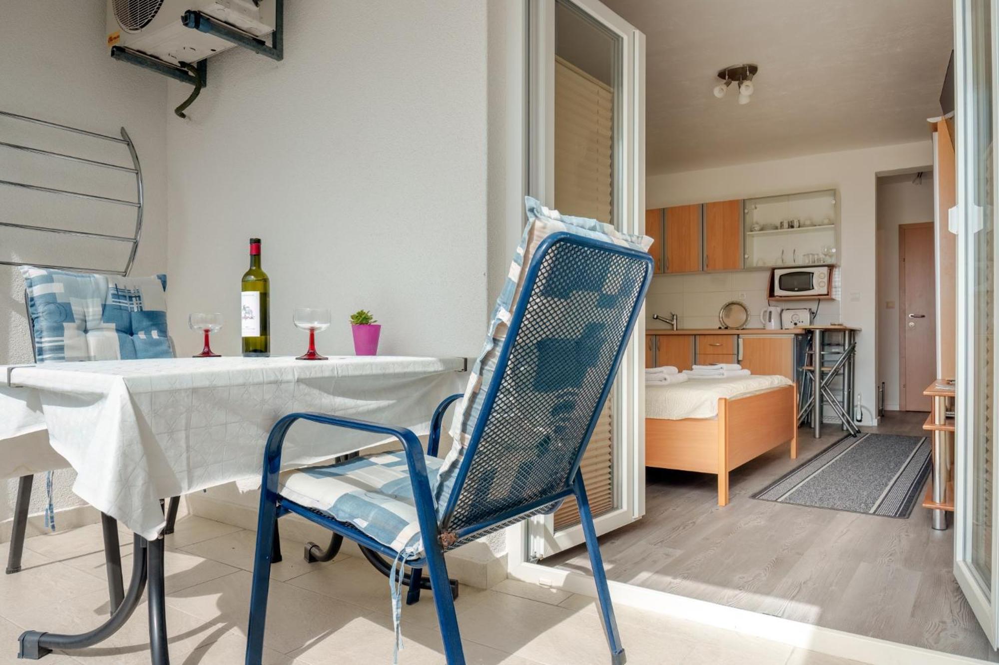 Studios Ruza Baška Voda Buitenkant foto
