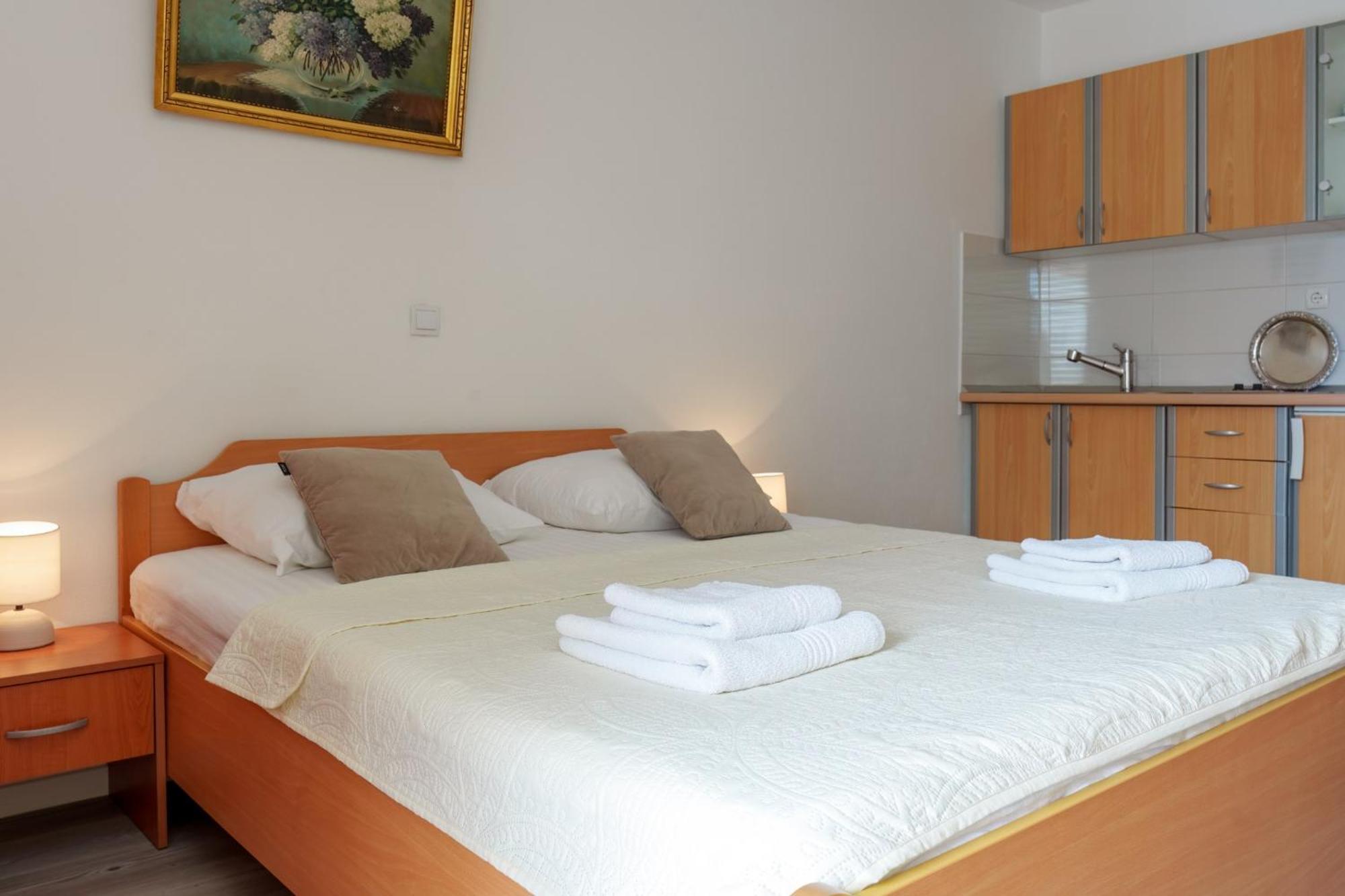 Studios Ruza Baška Voda Buitenkant foto