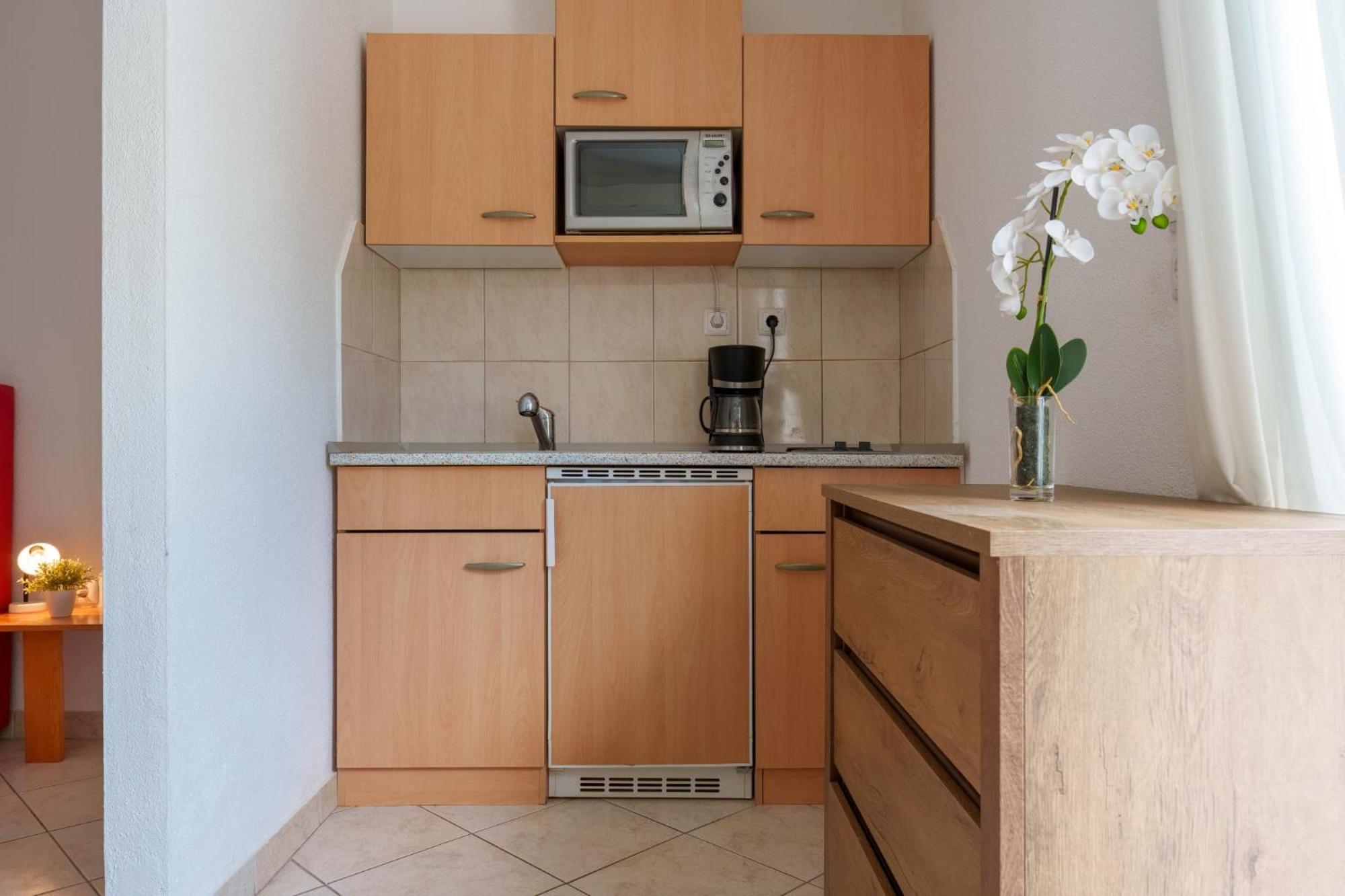 Studios Ruza Baška Voda Buitenkant foto