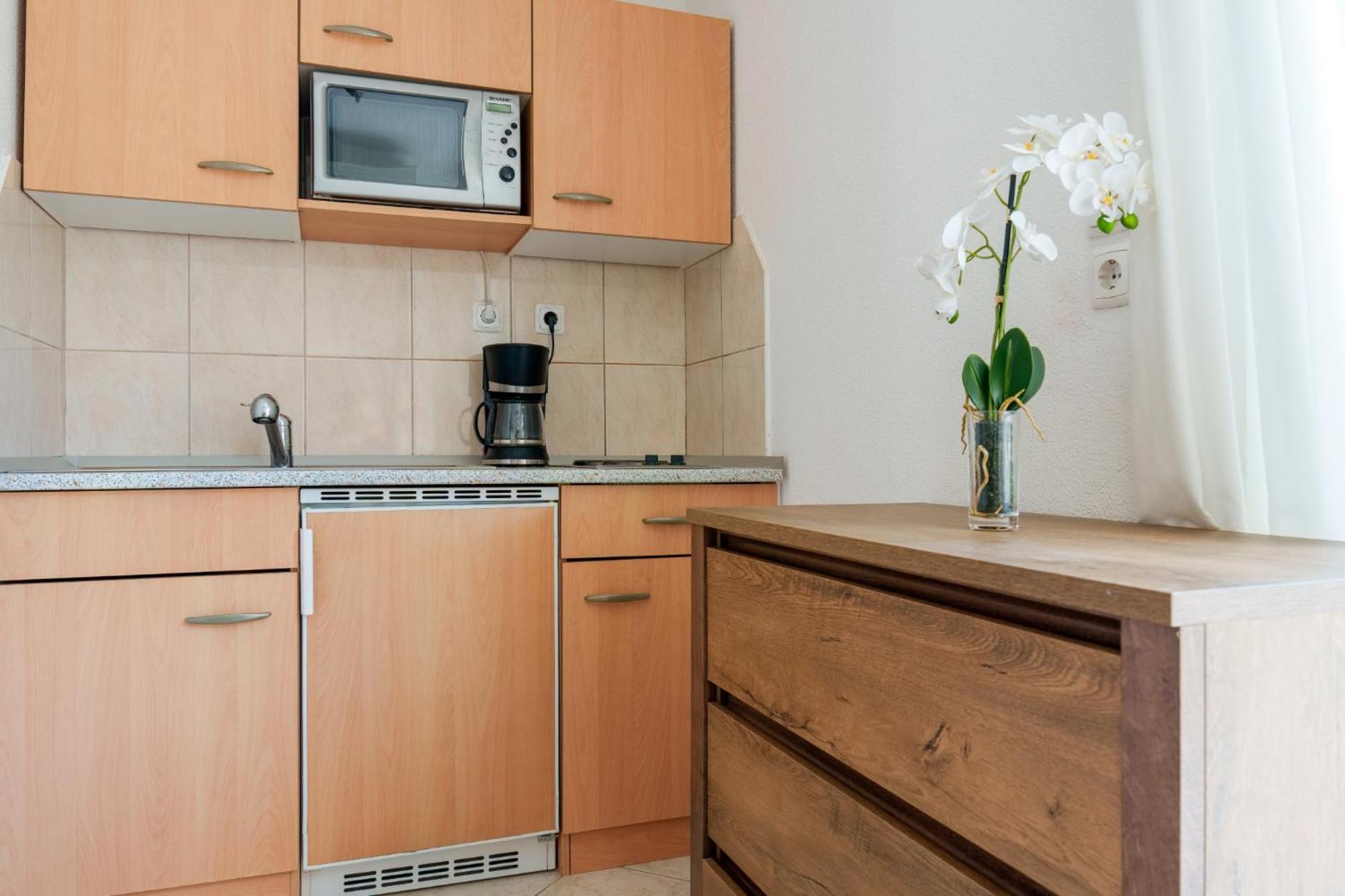 Studios Ruza Baška Voda Buitenkant foto