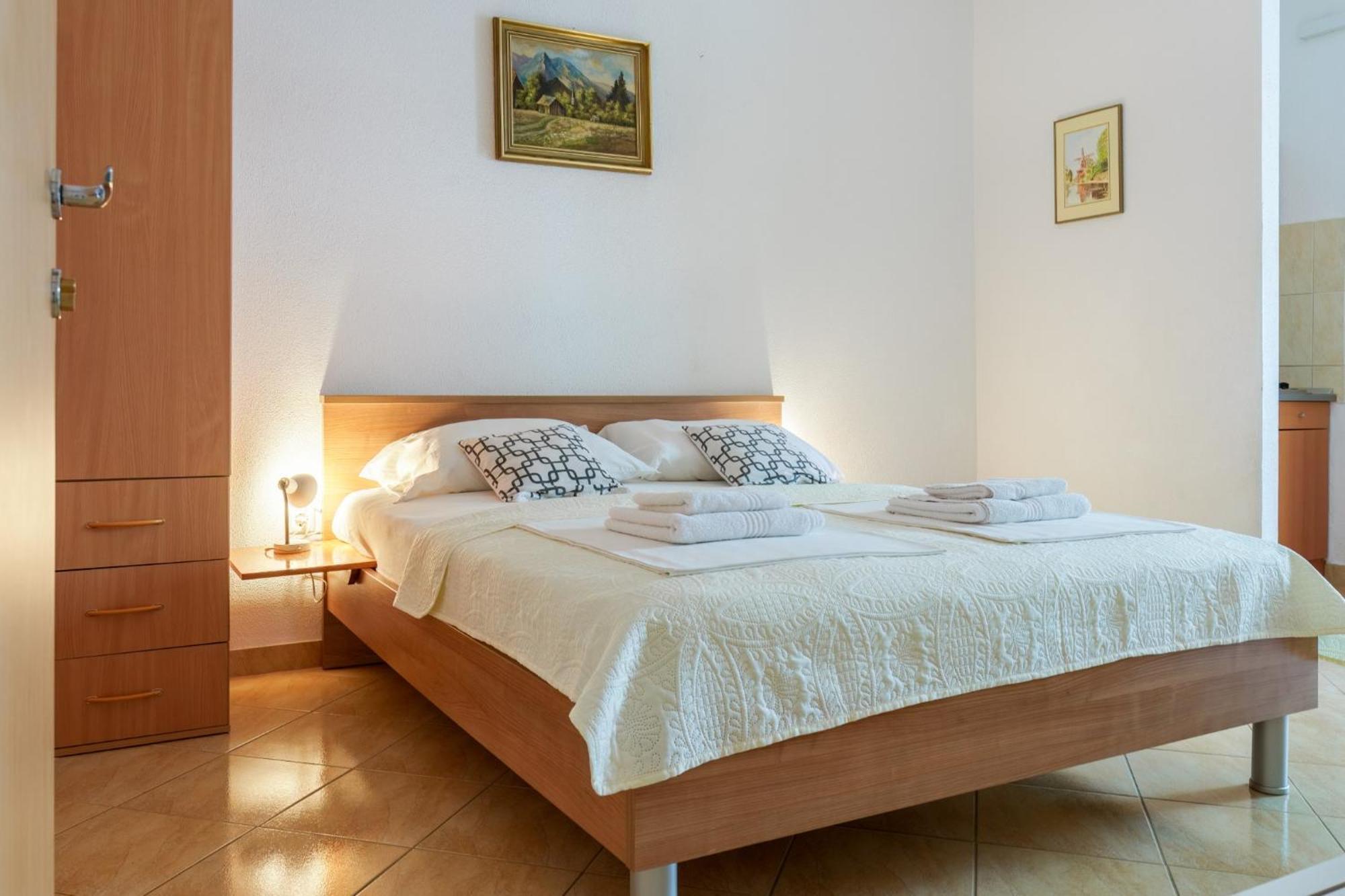 Studios Ruza Baška Voda Buitenkant foto
